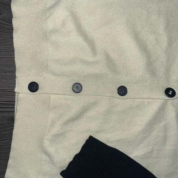 Stylish Black and Cream Cardigan - Picture 6 of 9